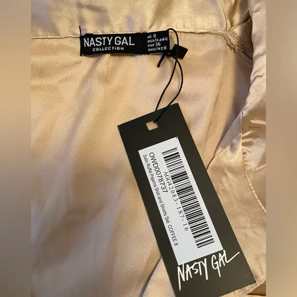 MATCHING PYJAMA SET 🥂 - Picture 3 of 5